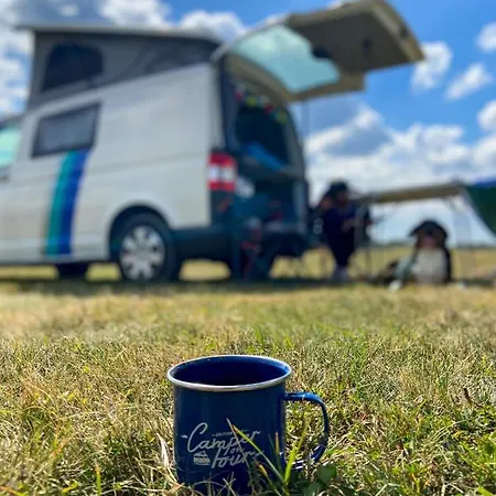 אתר קמפינג Agapeescape Campervan Montenegro *