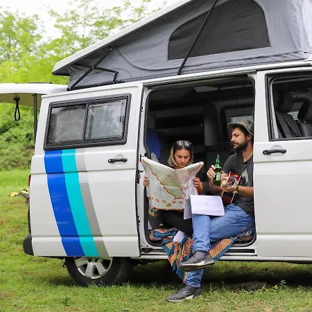 אתר קמפינג Agapeescape Campervan Montenegro *