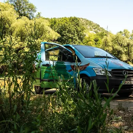 אתר קמפינג Agapeescape Campervan Montenegro
